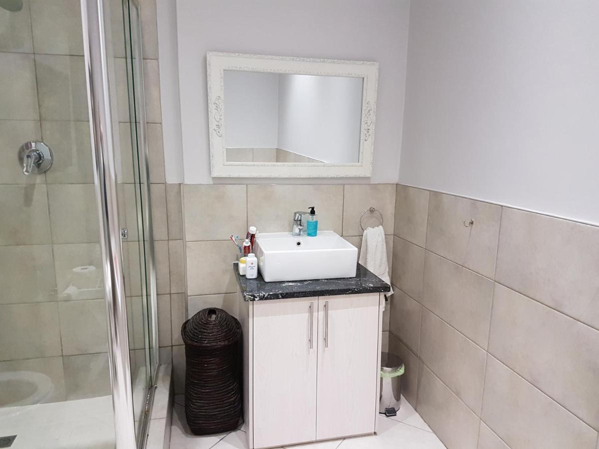 Modern, Centrally Located Dorp Street Apartment 스텔렌보스 외부 사진